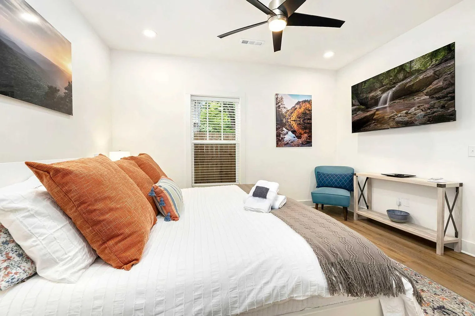 2 bed, 2.0 bath, 1162 sqft, $4,999 — Photo 4