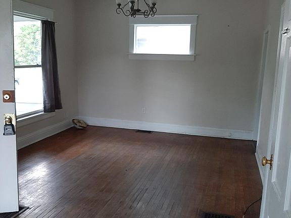 5th image of 1202 E Madison St