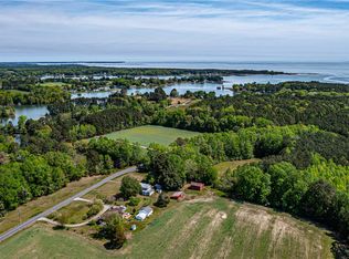 654 Kent Point Rd, Kilmarnock, VA 22482