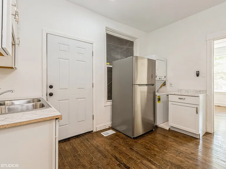 2102 W Roscoe St #1F — Photo 3