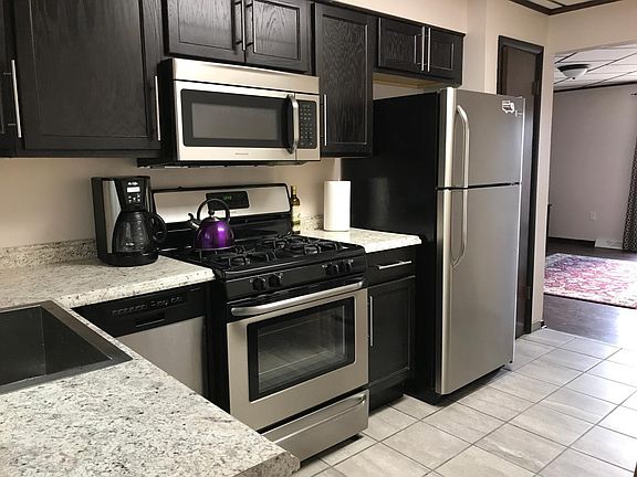 Fully equipped and updated kitchen.