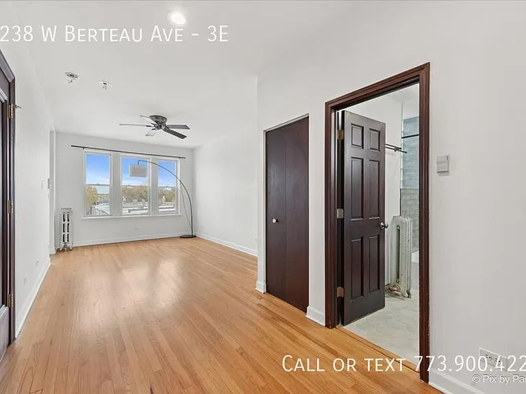 3238 W Berteau Ave #3E — Photo 2