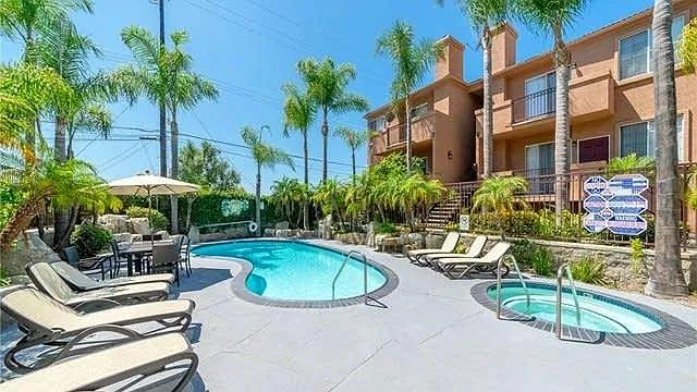 2 bed, 926 sqft, $2,890 — Photo 2