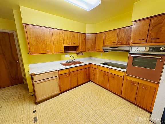 3rd image of 1650 Lindsey Ave