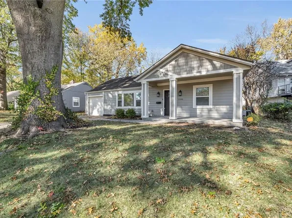 2206 W 77th St, Prairie Village, KS 66208