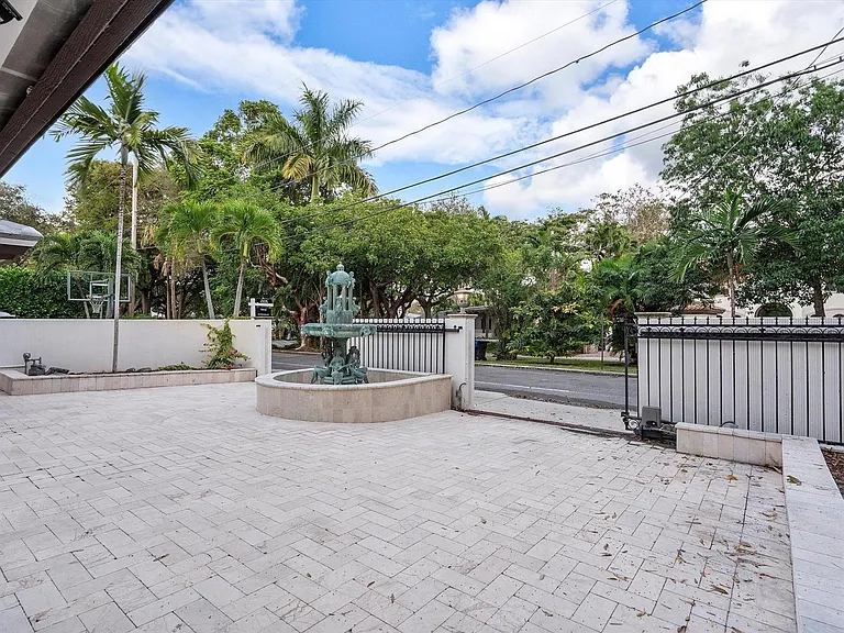 1421 Ponce De Leon Dr — Photo 68