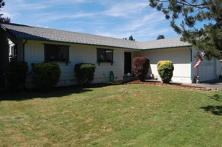 1980 Hamilton Ln photo 1