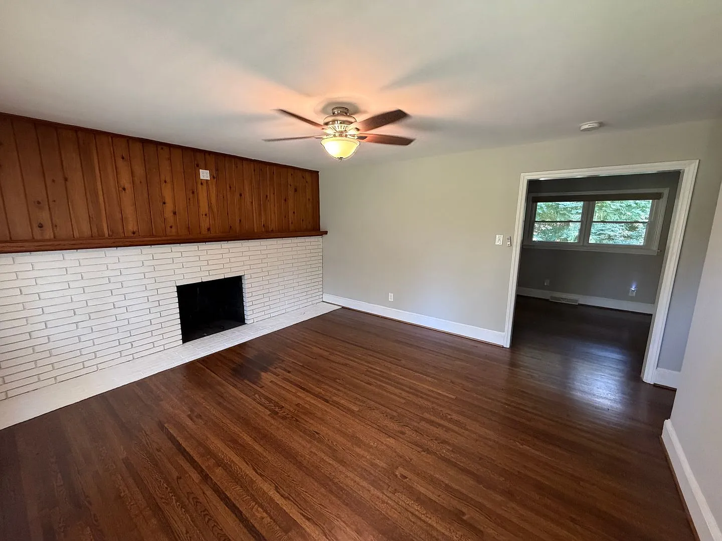 Beautiful Three Bedroom Home in Amity Gardens! — Photo 3