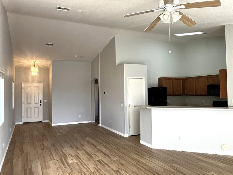 40652 N Scott Way — Photo 3