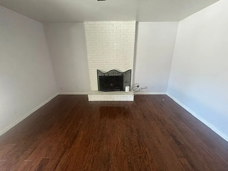 1331 W Mary Ct — Photo 8