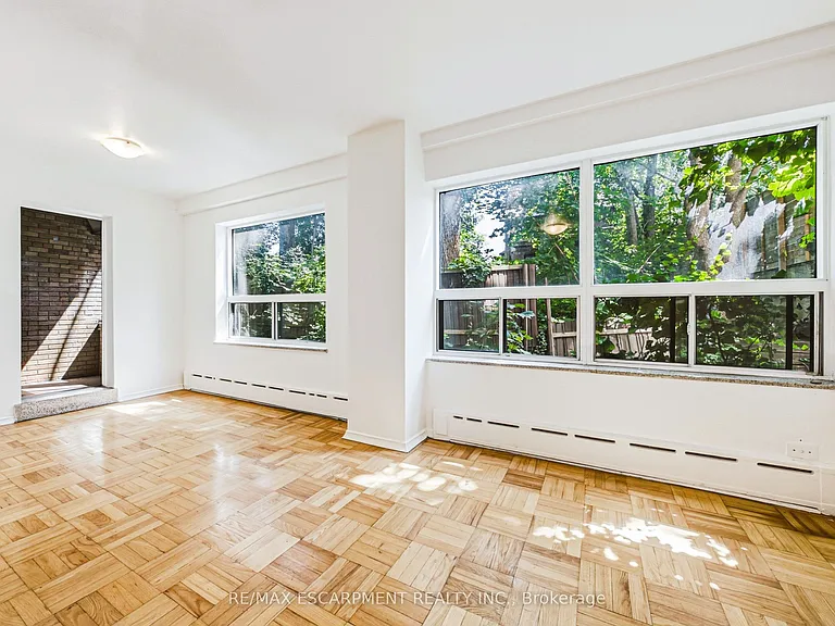 325A James St S #107 — Photo 3