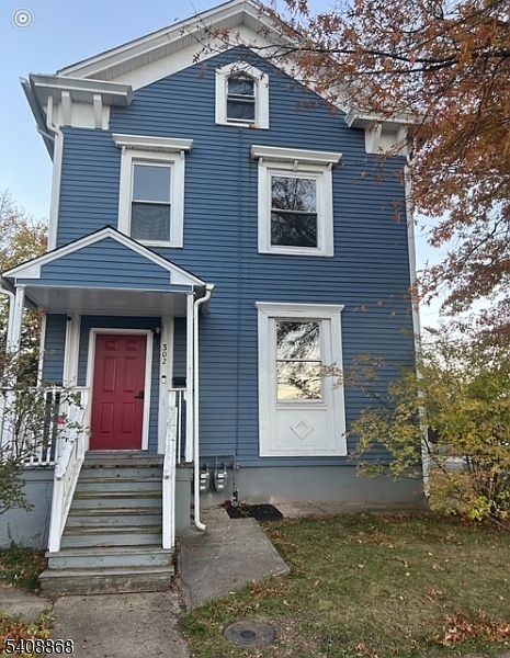 1st image of 300 E 6Th St