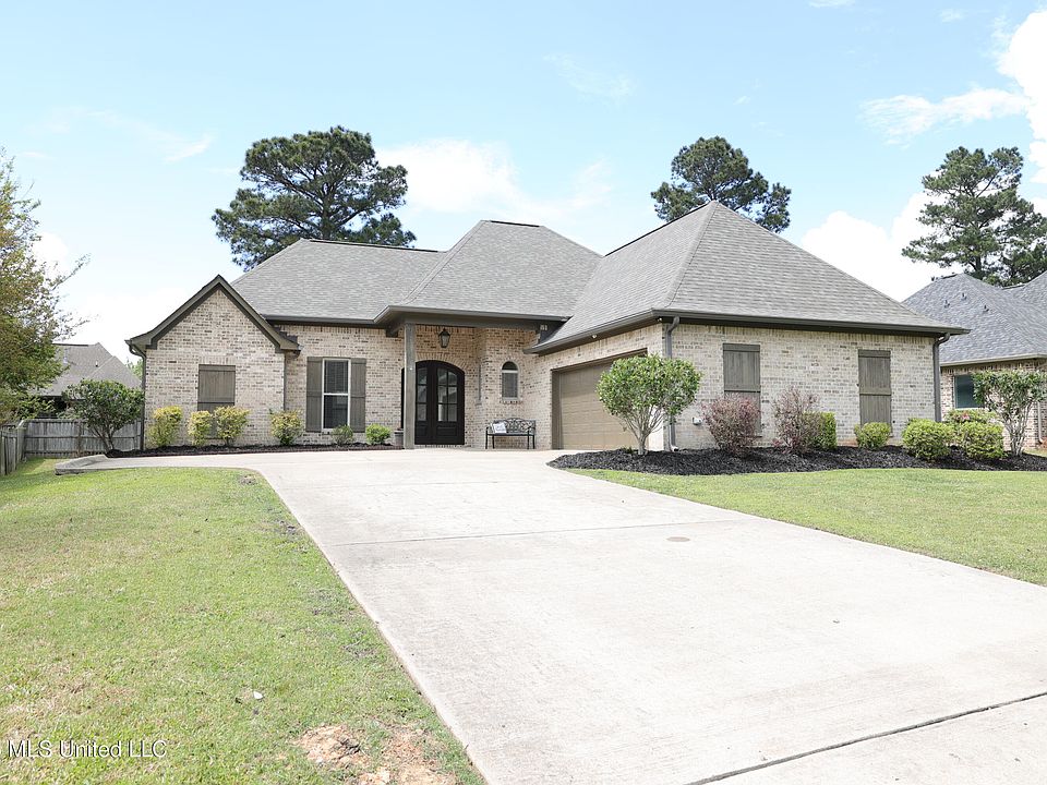 1st image of 211 Wellington Way