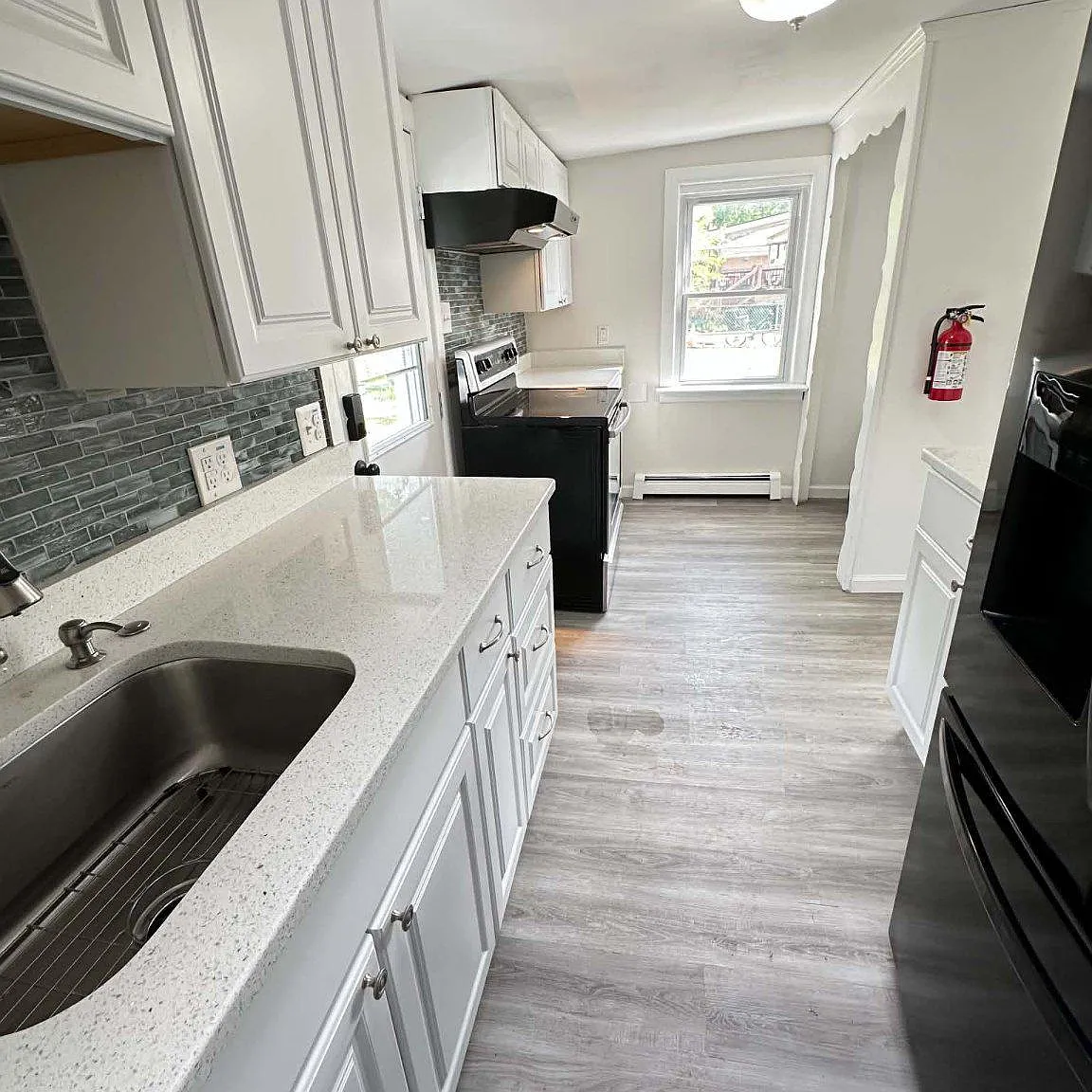 3 bed, 1.5 bath, 1320 sqft, $2,500 — Photo 3