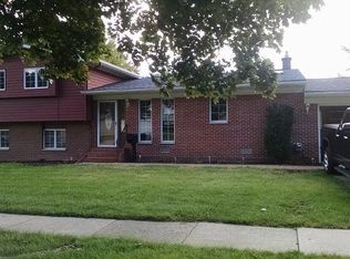 11377 Grand Oak Dr, Grand Blanc, MI