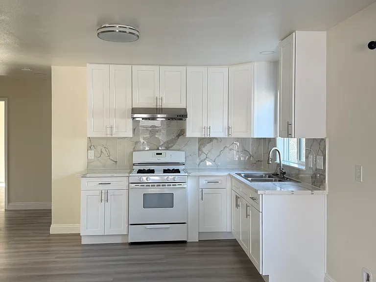 9821 Kale St — Photo 4