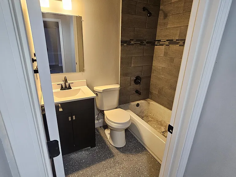 10200 Green Valley Dr — Photo 9