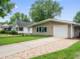 409 S Commonwealth Ave, Aurora, IL 60506