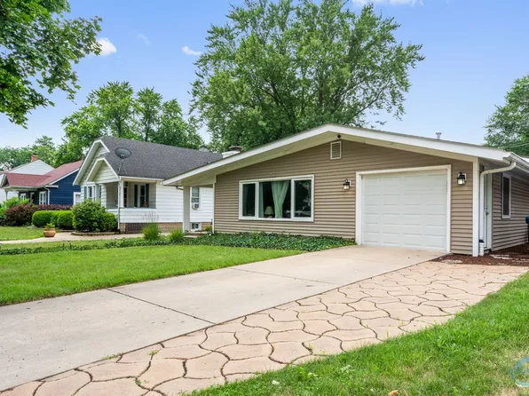 409 S Commonwealth Ave, Aurora, IL 60506