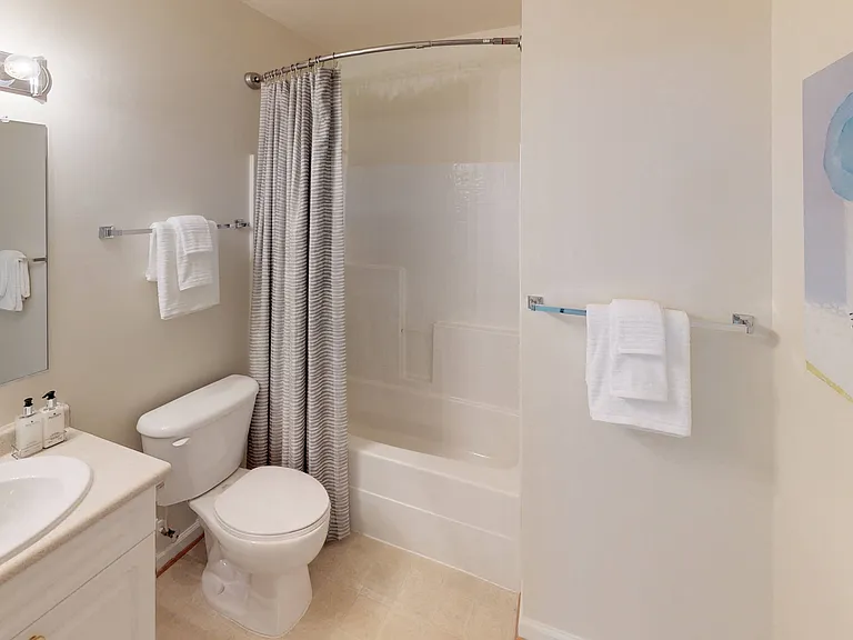 Clairmont — Photo 16