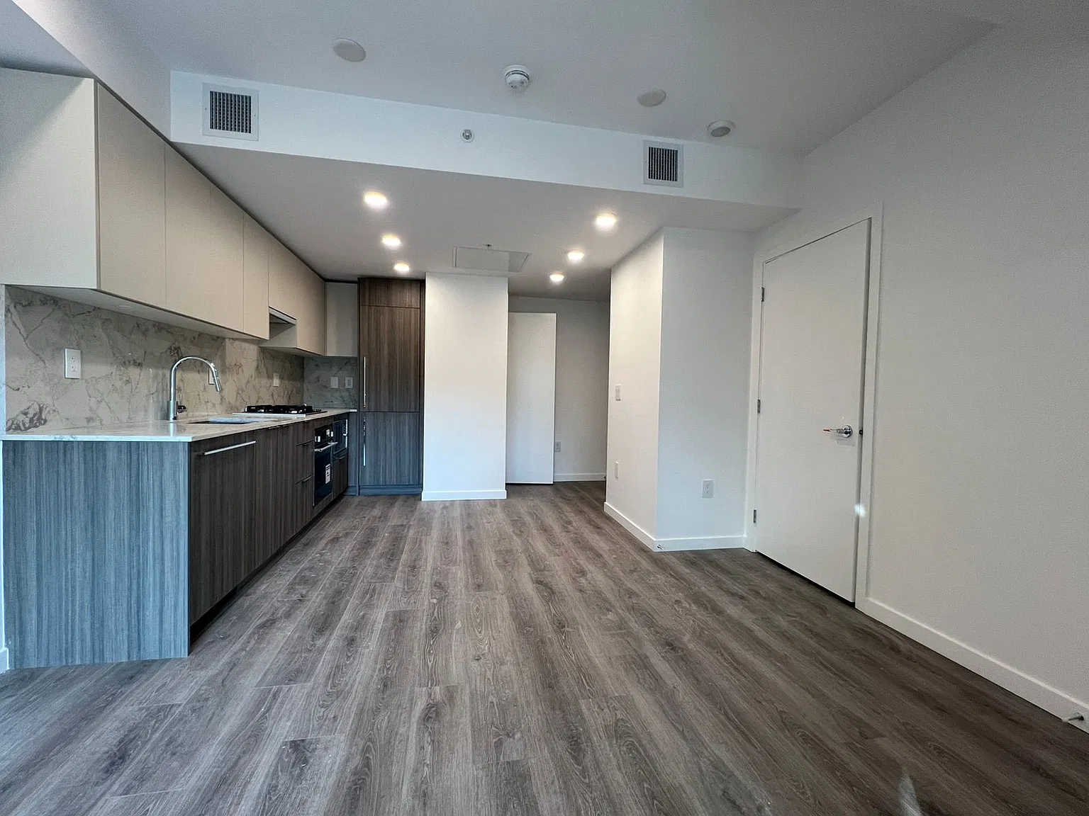 1 bed, 571 sqft, $1,800 — Photo 3