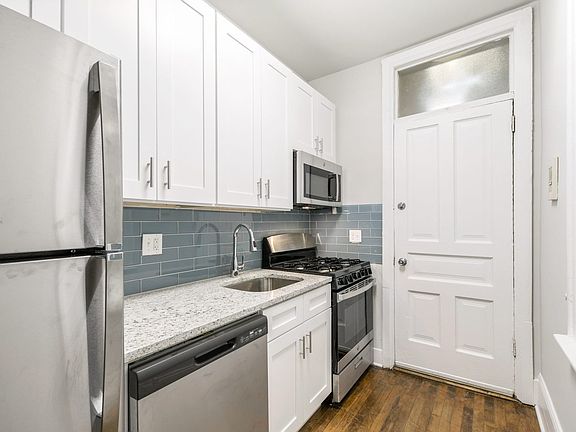 3rd image of 1065 N Hermitage Ave APT 1F