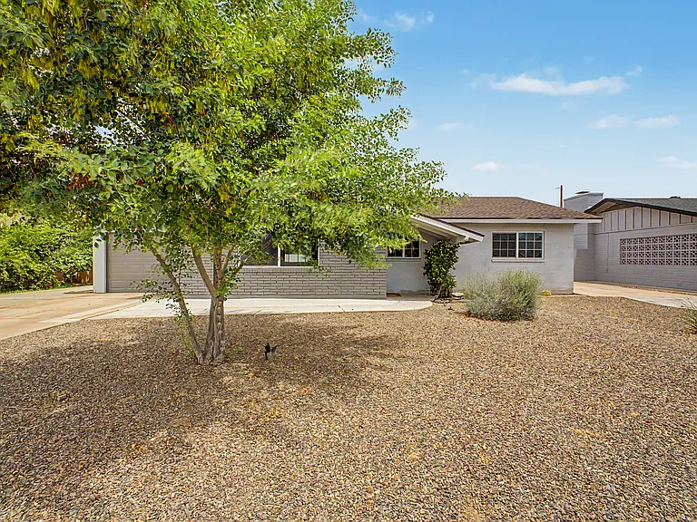416 W Ivanhoe Pl — Photo 27
