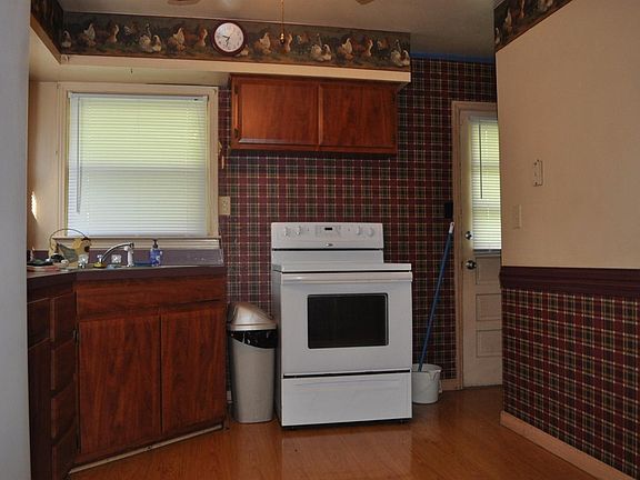 4th image of 340 Westland Dr
