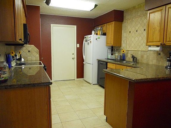 4th image of 1002 Lost River Dr