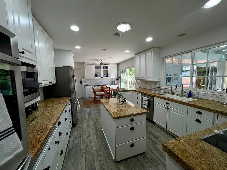 451 Live Oaks Rd — Photo 7