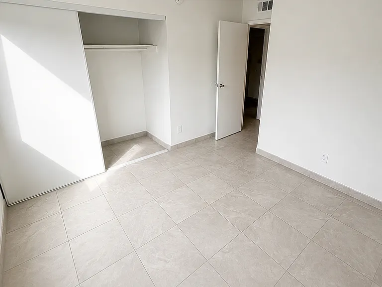 358 Leslie Way #4A — Photo 9