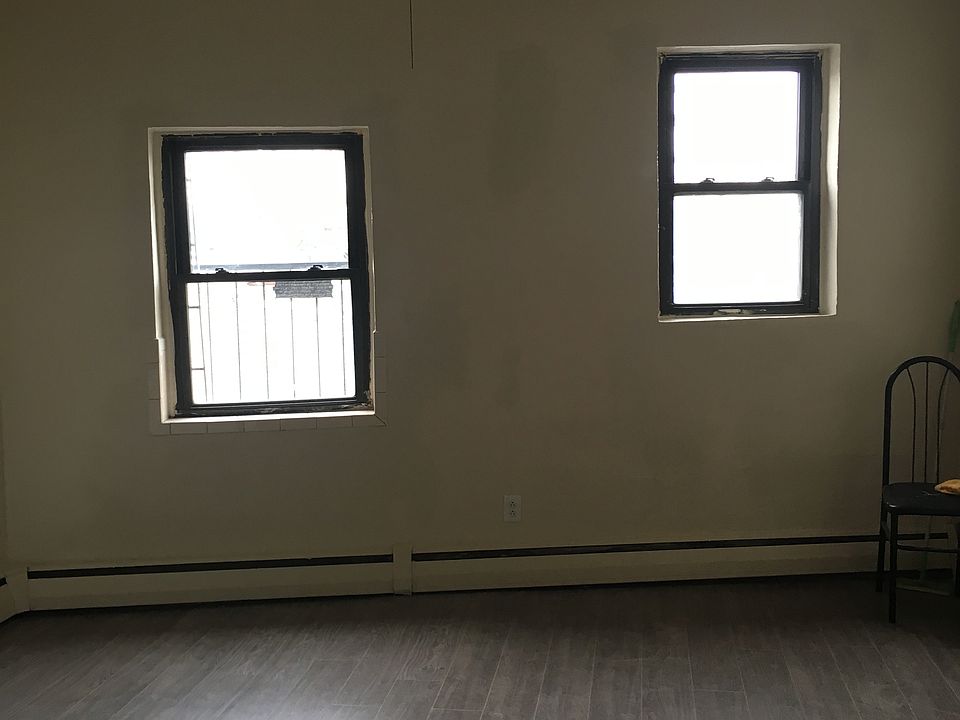 2nd image of 107 Gates Ave APT 3