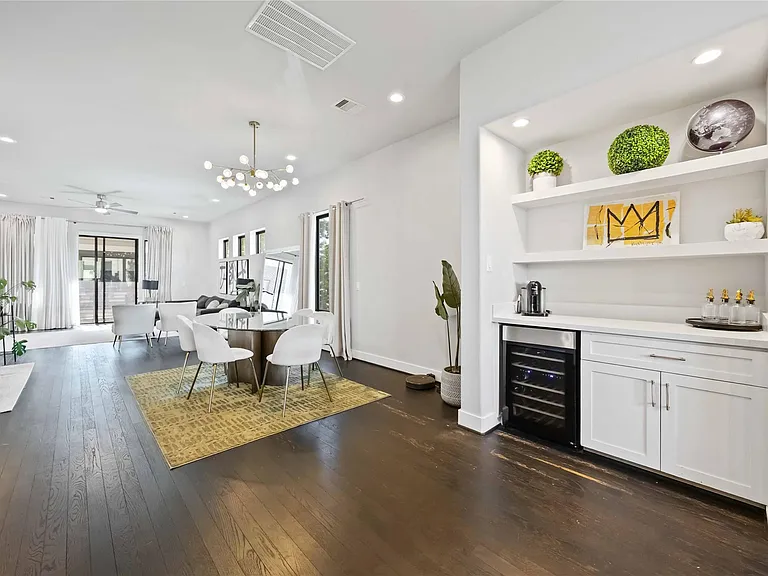4235 Allen St — Photo 9