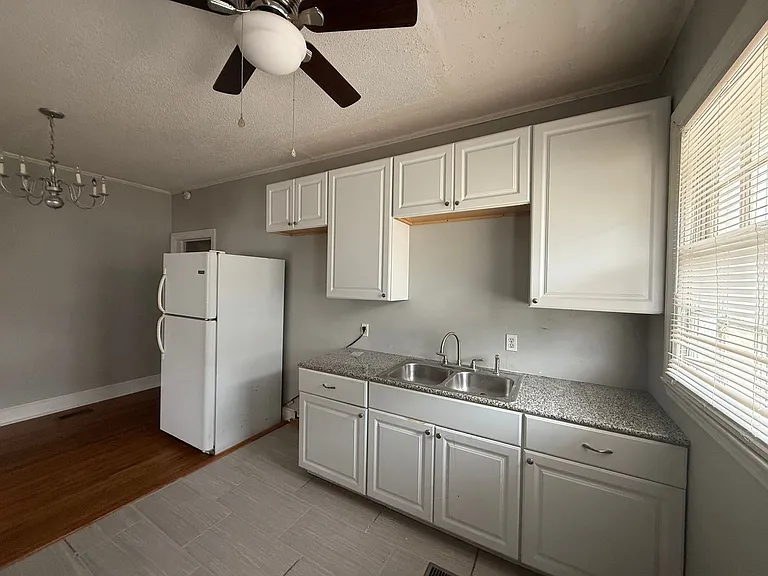 213 Wilson St NE — Photo 16