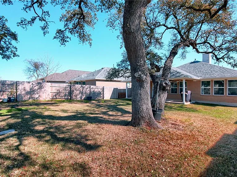 2409 Brook Crest Way — Photo 30