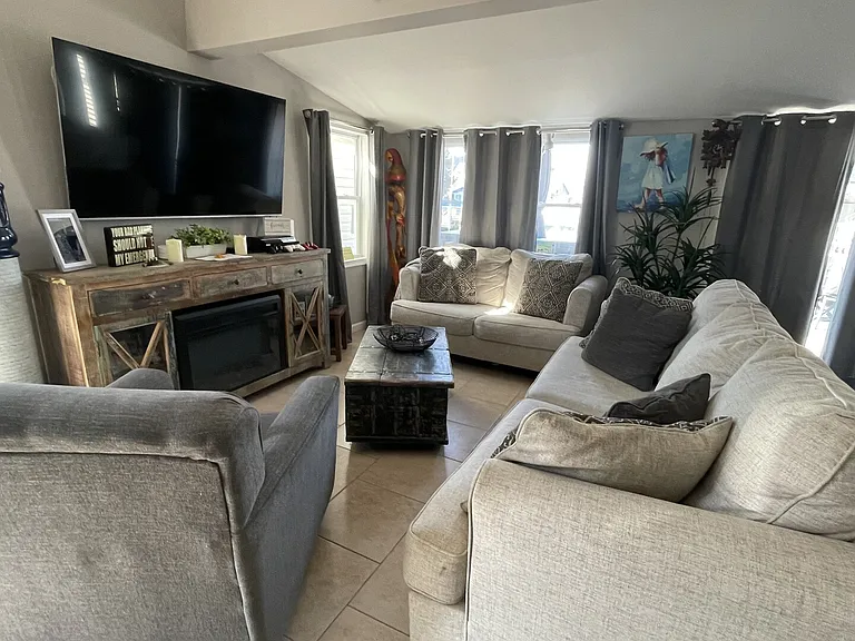 Sylvia Ln — Photo 17