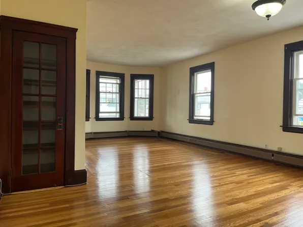 728 Pontiac Ave APT 2, Cranston, RI 02910