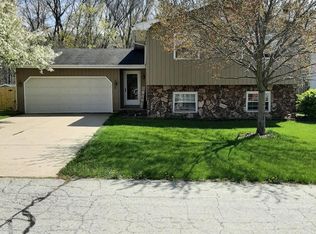 4 Lakeview Point, Bloomington, IL 61701