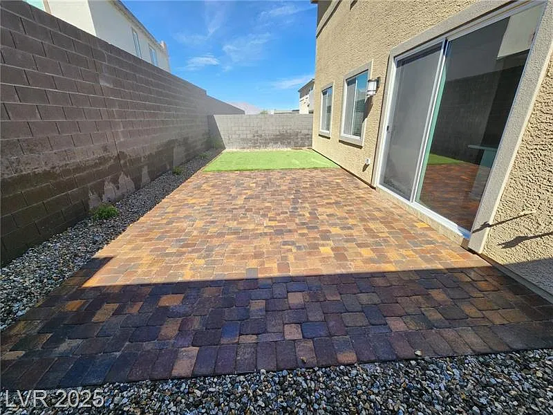 4 bed, 3.5 bath, 2908 sqft, $3,300 — Photo 2