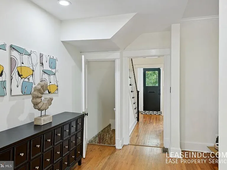 121 Webster St NW — Photo 7
