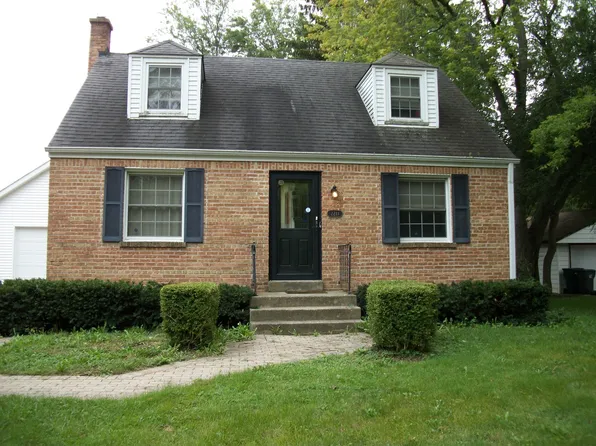 2211 N Bonnie Brook Ln, Waukegan, IL 60087