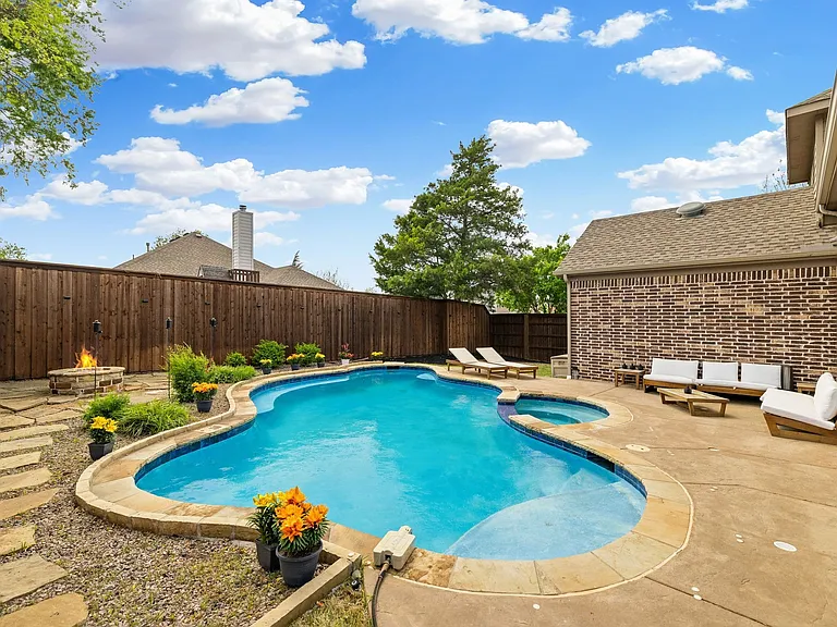 8405 Saint Clair Dr — Photo 34