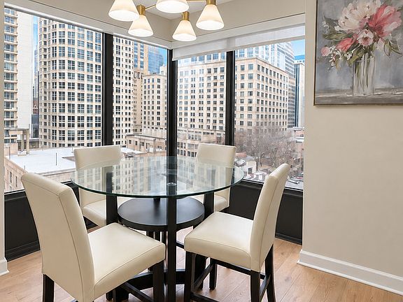 5th image of 30 E Huron St APT 1109