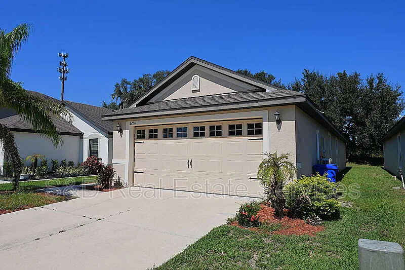 3 bed, 2.0 bath, 1515 sqft, $1,960 — Photo 3