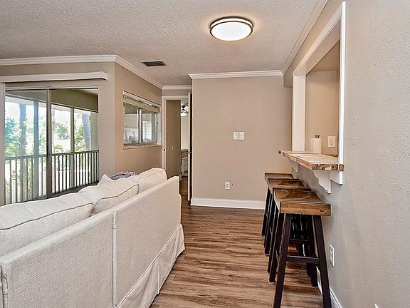 4th image of 2121 WOOD STREET #201