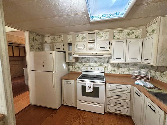 5th image of 233 Palm Cove Dr #98