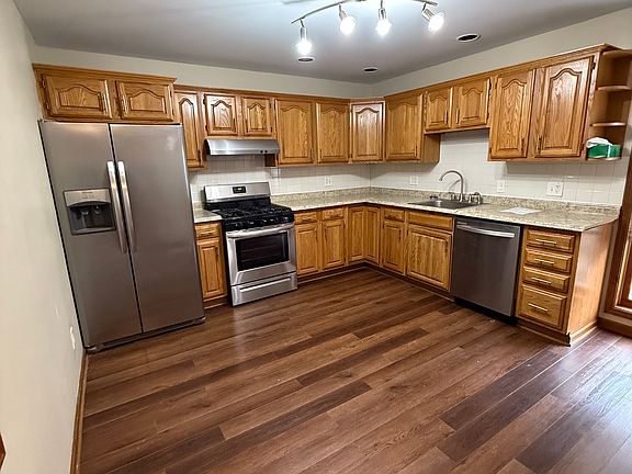 2nd image of 400 Linwood Ave Rear B