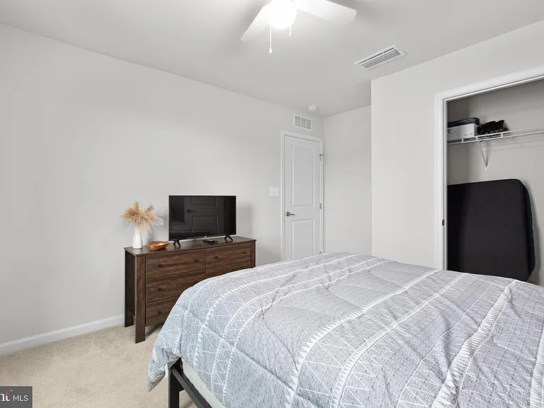 6427 Hawkeye Dr — Photo 23