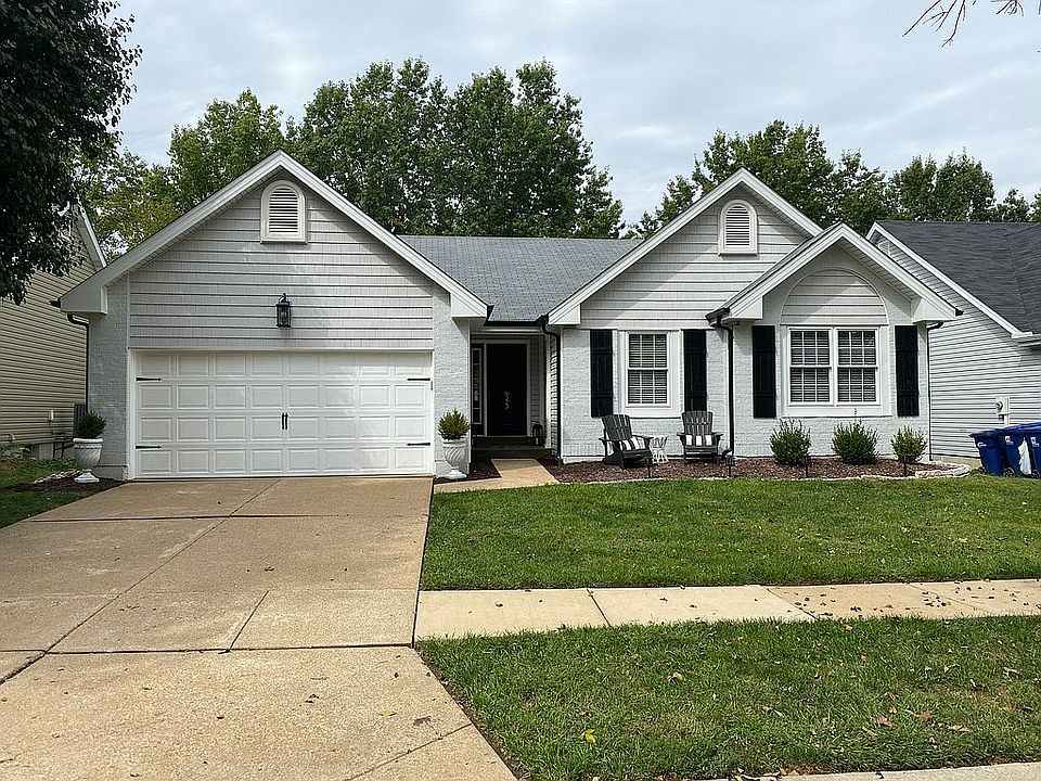 1st image of 323 Oak Park Village Dr