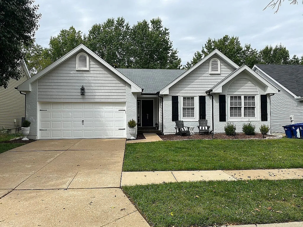 323 Oak Park Village Dr photo 1